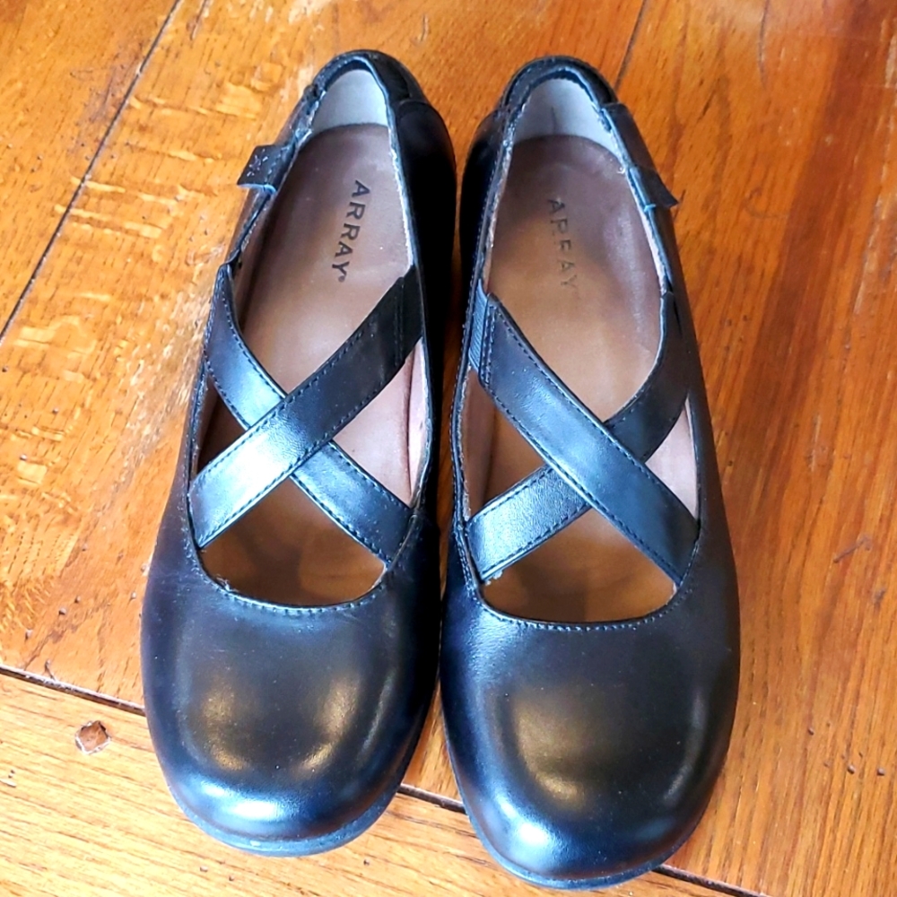Array Women's Shoe